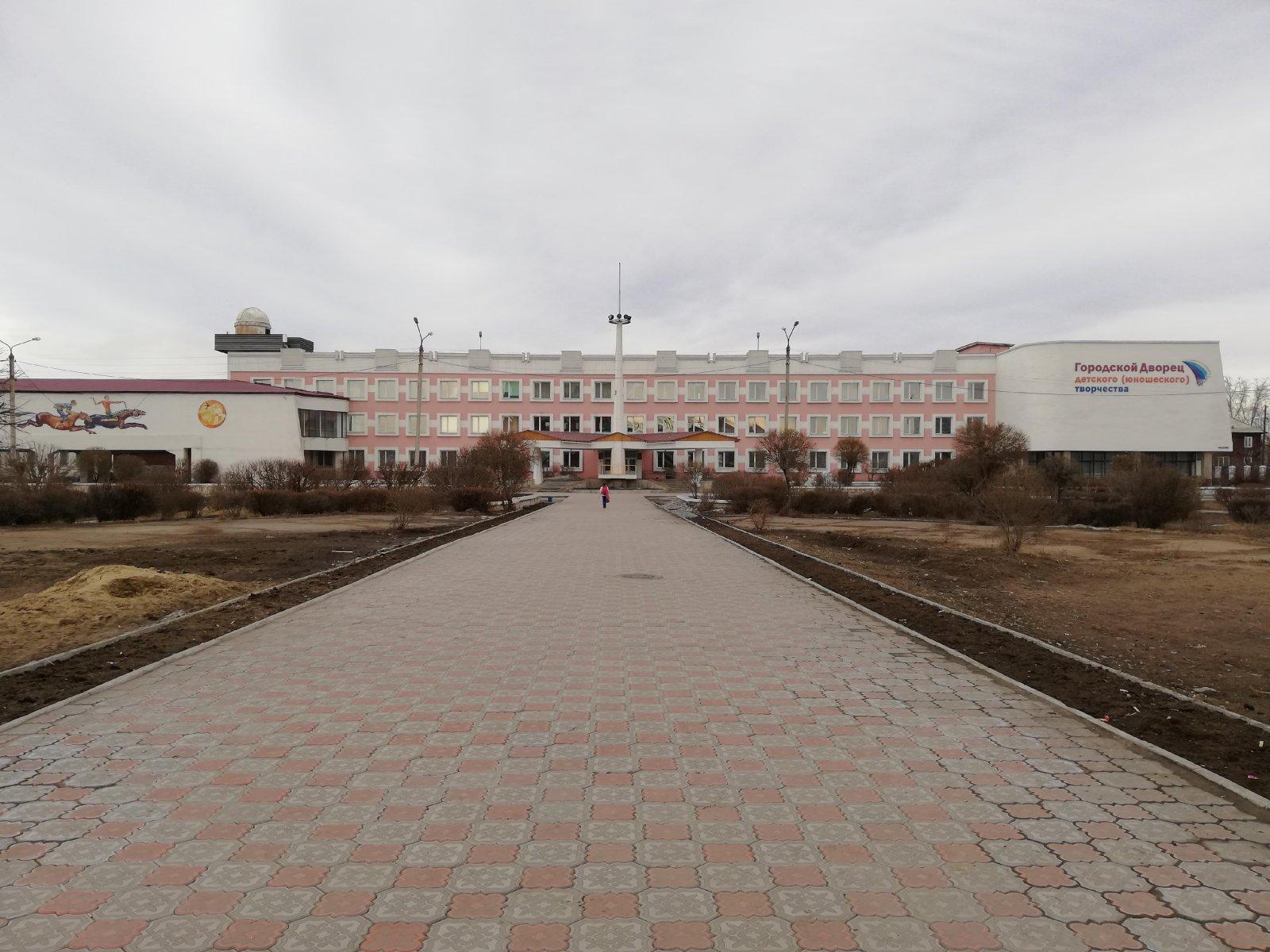 Городской дворец детского творчества. Дворец пионеров Улан-Удэ. Городской дворец Улан Удэ. Дворец детского и юношеского творчества Улан-Удэ. Дворец творчества Улан-Удэ на Бабушкина.